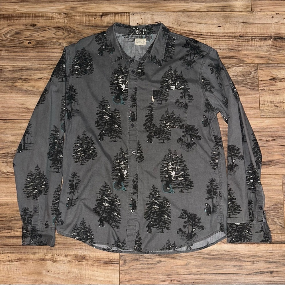 Men's Gray Sasquatch Tree Print Casual Button Down Shirt